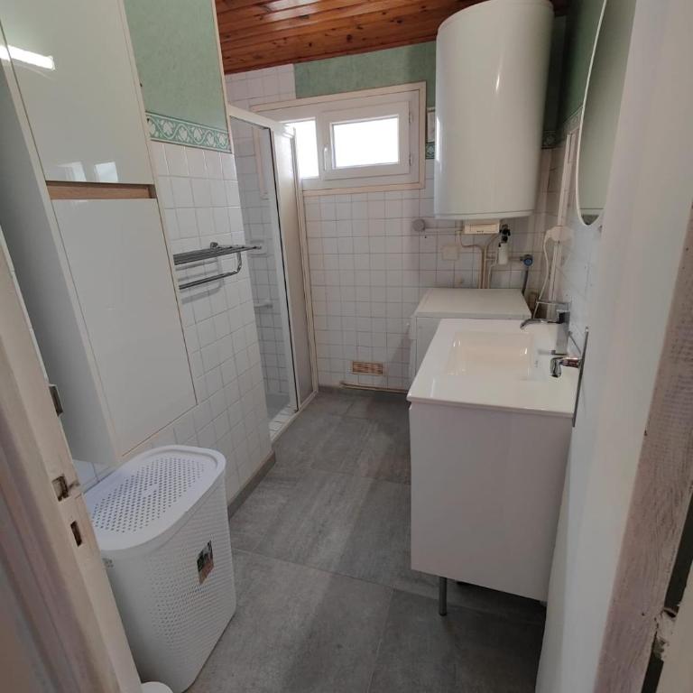 Villa en bord de mer à Saint Pierre la mer - Three-Bedroom Villa - 12