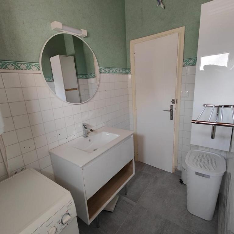 Villa en bord de mer à Saint Pierre la mer - Three-Bedroom Villa - 13