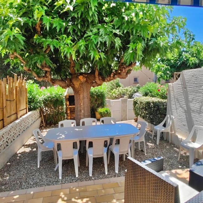Villa en bord de mer à Saint Pierre la mer - Three-Bedroom Villa - 23