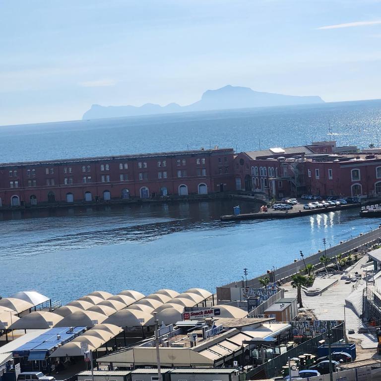Mia Suites Angioino - Camera Superior Matrimoniale/Doppia con Letti Singoli con Balcone e Vista Mare - 9