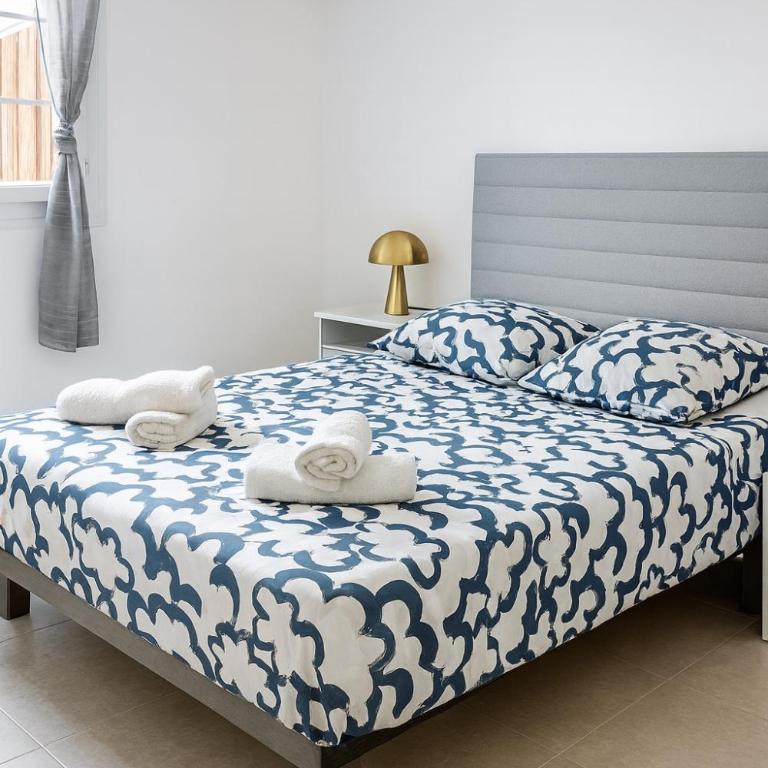 Élégant T3 neuf, 6 pers, clim, balcon, pkg gratuit, 5 min du Port - Apartamento de 2 dormitorios - 7