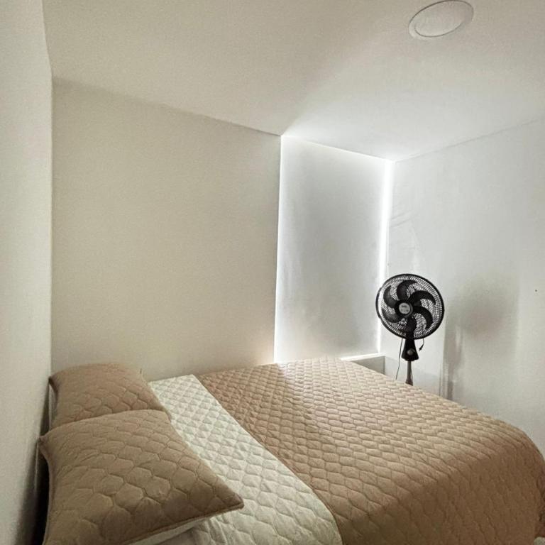 Apartamento amoblado, cómodo y cerca de lo mejor de la ciudad - Three-Bedroom Apartment - 10