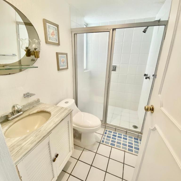 Hermoso lugar en zona turística - Double Room with Balcony and Sea View - 17