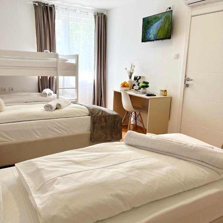Talia - Standard Triple Room - 19