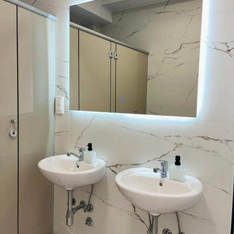 Talia - Standard Triple Room - 11
