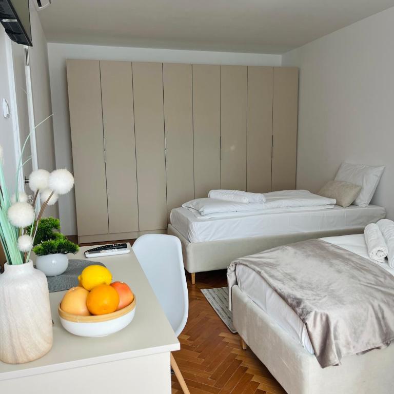 Talia - Standard Triple Room - 24