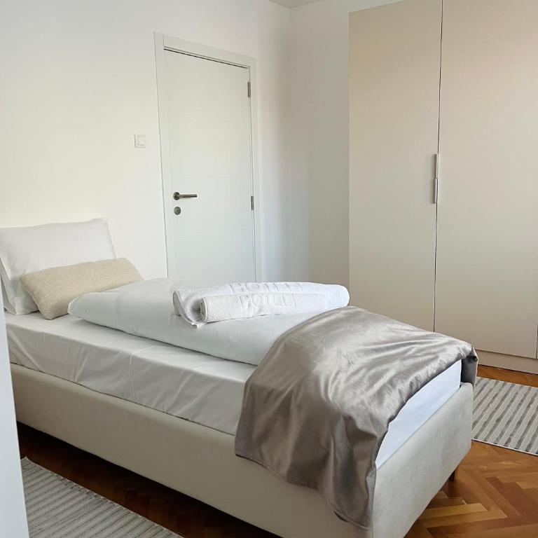 Talia - Standard Triple Room - 33