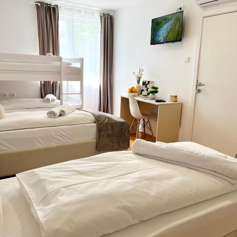 Talia - Deluxe Quadruple Room - 32