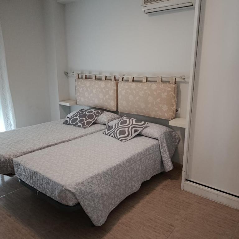 Precioso apartamento en Salou, con servicios. - Three-Bedroom Apartment - 8