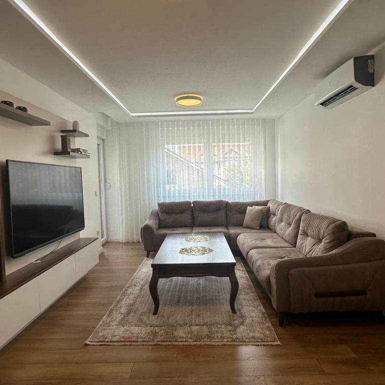 Triple A Apartments - Apartman sa 3 Spavaće Sobe i Balkonom - 1