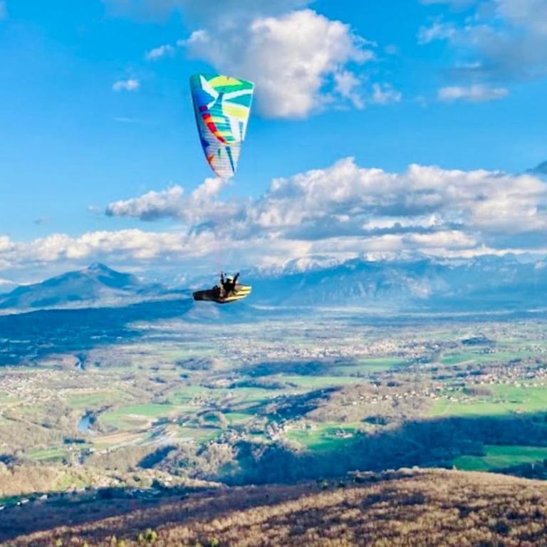 T2 Cozy au Centre - 3 Couchages - Annecy à 30mn - Chamonix, Megève à 45mn - Événements Salon RochExpo - Festivals - Train Express Annecy Evian-les-Bains- Genève - Appartement 1 Chambre - Non-Fumeurs - 30