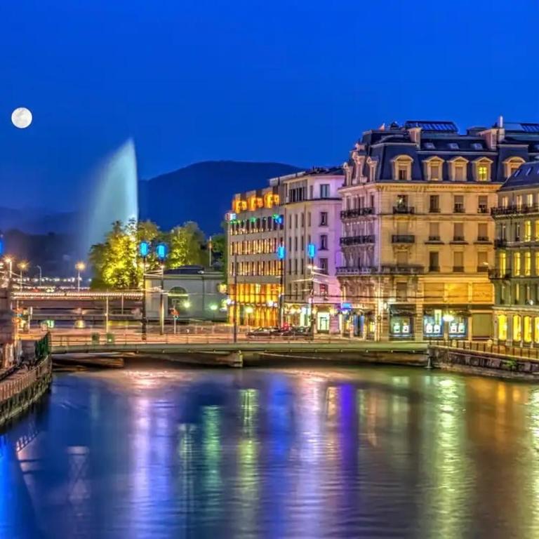 T2 Cozy au Centre - 3 Couchages - Annecy à 30mn - Chamonix, Megève à 45mn - Événements Salon RochExpo - Festivals - Train Express Annecy Evian-les-Bains- Genève - Appartement 1 Chambre - Non-Fumeurs - 22
