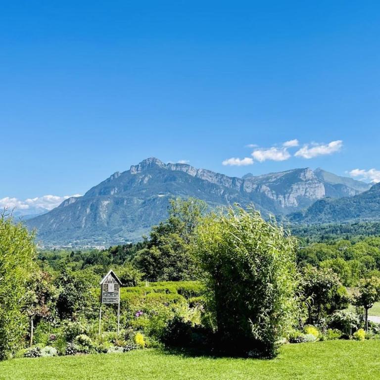 T2 Cozy au Centre - 3 Couchages - Annecy à 30mn - Chamonix, Megève à 45mn - Événements Salon RochExpo - Festivals - Train Express Annecy Evian-les-Bains- Genève - Appartement 1 Chambre - Non-Fumeurs - 16