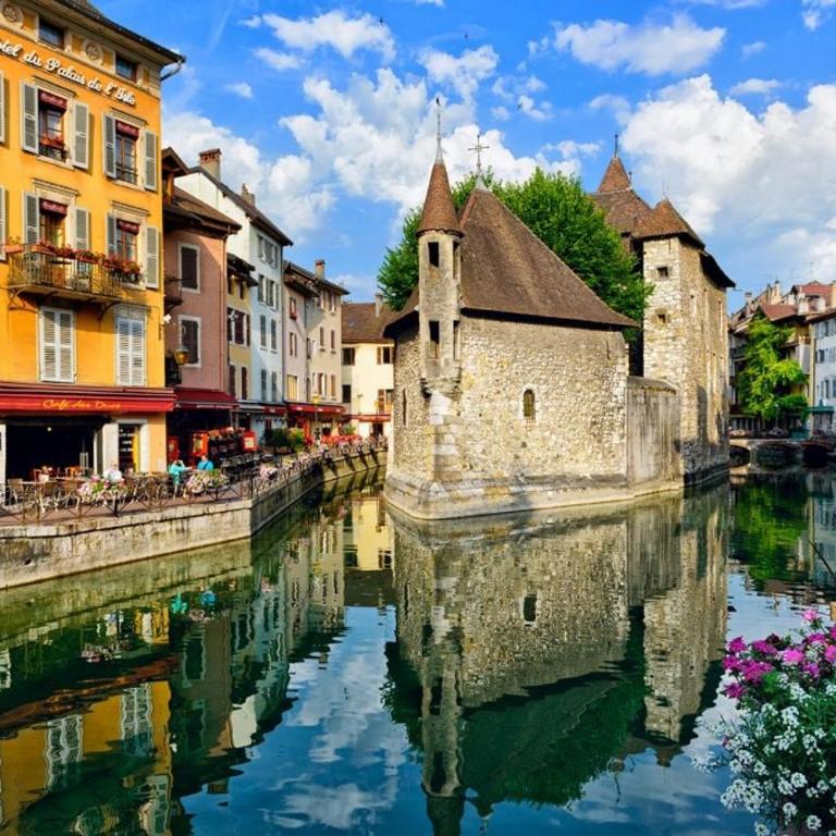 T2 Cozy au Centre - 3 Couchages - Annecy à 30mn - Chamonix, Megève à 45mn - Événements Salon RochExpo - Festivals - Train Express Annecy Evian-les-Bains- Genève - Appartement 1 Chambre - Non-Fumeurs - 23