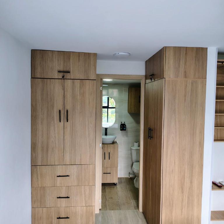 Apartamento Moderno con Vista a las Montañas Ideal para Teletrabajo o Descansar - One-Bedroom Apartment - 8