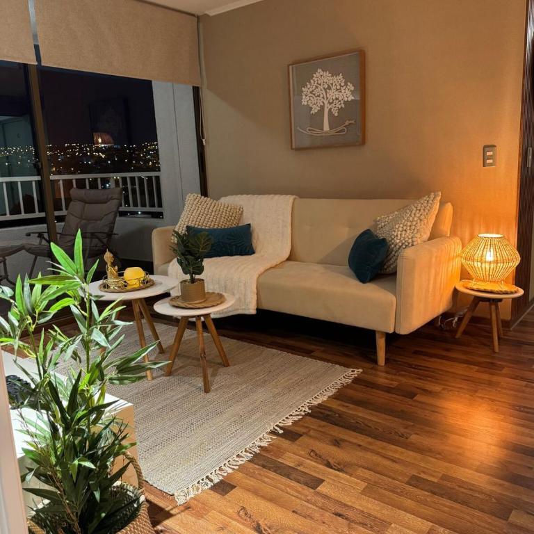 Lindo y espacioso departamento con hermosa vista - Three-Bedroom Apartment - 1