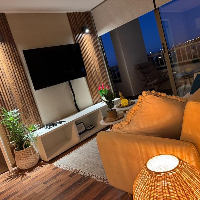 Lindo y espacioso departamento con hermosa vista - Three-Bedroom Apartment - 15