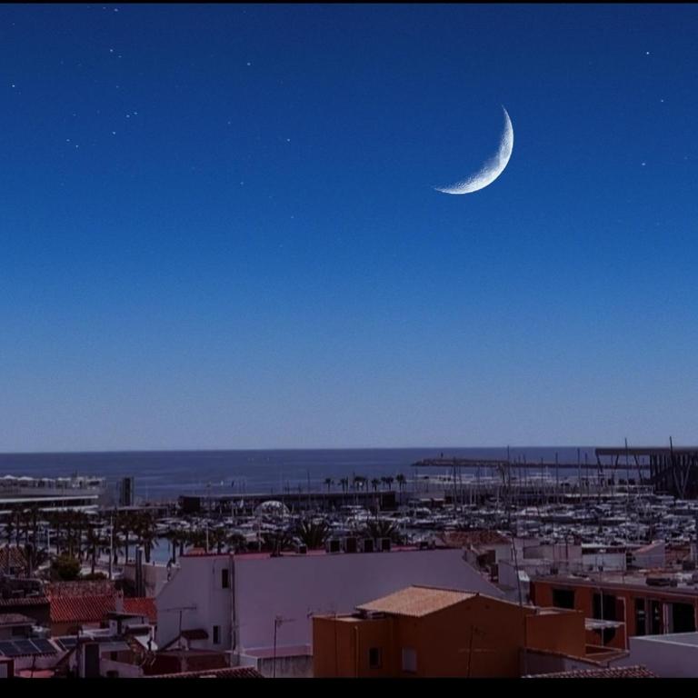 ÁTICO dúplex con vistas al MAR, CASTILLO y MONTAÑA, estancia mínima de 10 noches - Apartamento de 1 dormitorio - 1