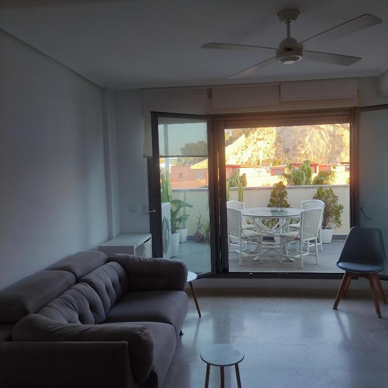 ÁTICO dúplex con vistas al MAR, CASTILLO y MONTAÑA, estancia mínima de 10 noches - Apartamento de 1 dormitorio - 11