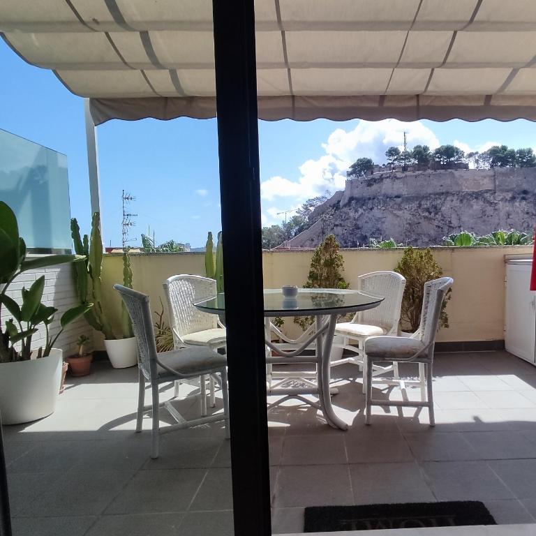 ÁTICO dúplex con vistas al MAR, CASTILLO y MONTAÑA, estancia mínima de 10 noches - Apartamento de 1 dormitorio - 18