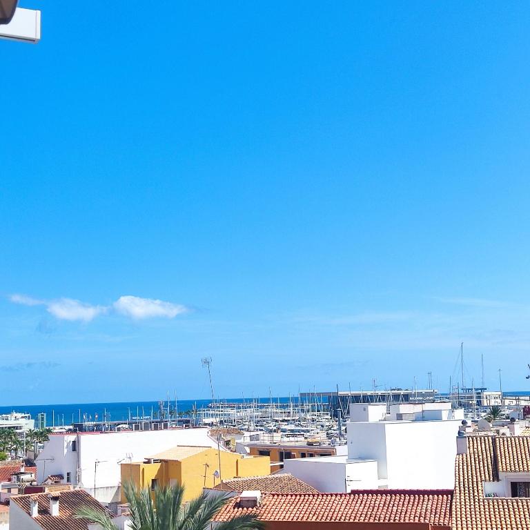 ÁTICO dúplex con vistas al MAR, CASTILLO y MONTAÑA, estancia mínima de 10 noches - Apartamento de 1 dormitorio - 23