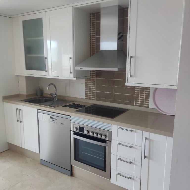 ÁTICO dúplex con vistas al MAR, CASTILLO y MONTAÑA, estancia mínima de 10 noches - Apartamento de 1 dormitorio - 32