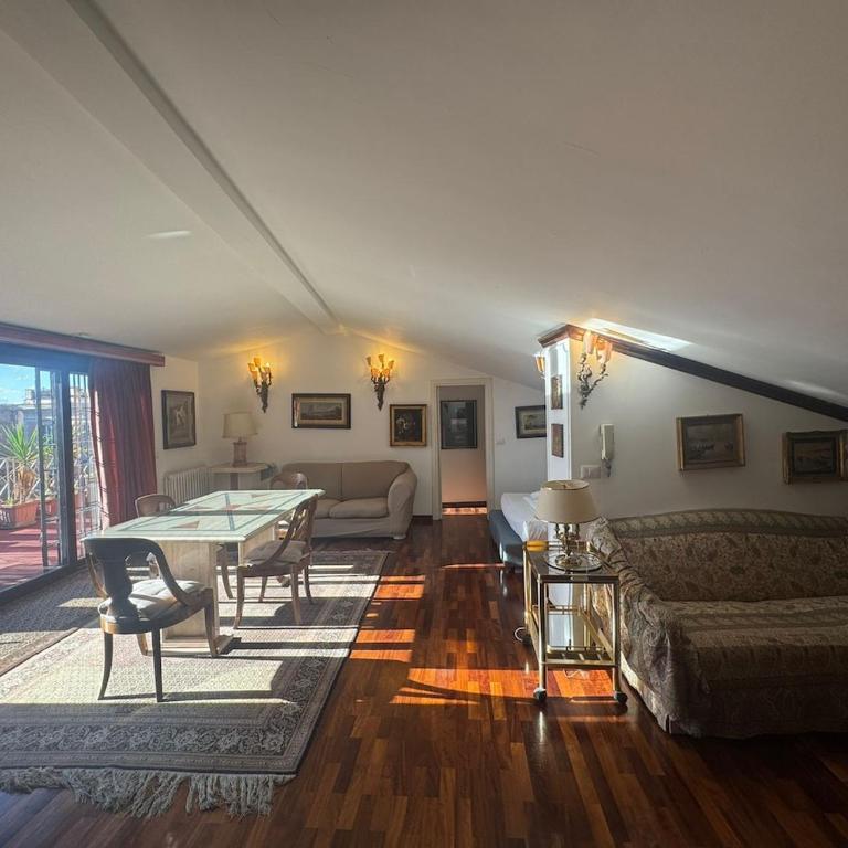 2-Level Flat with Terrace in the Heart of Rome - Appartamento con 2 Camere da Letto e Terrazza - 2