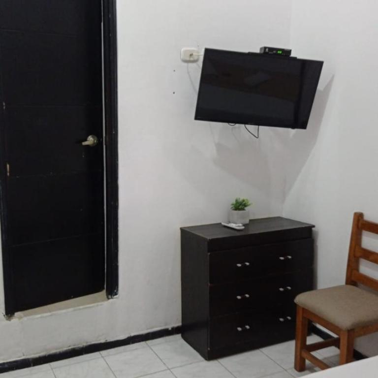 HOSTEL M&H - Budget Double Room - 5