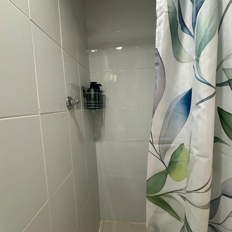 605 - Hermoso apartamento en Bocagrande con full aire acondicionado a pasos de la playa - Two-Bedroom Apartment - 10