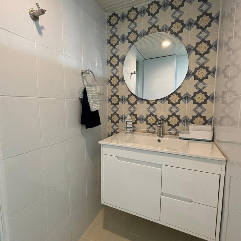 605 - Hermoso apartamento en Bocagrande con full aire acondicionado a pasos de la playa - Two-Bedroom Apartment - 27