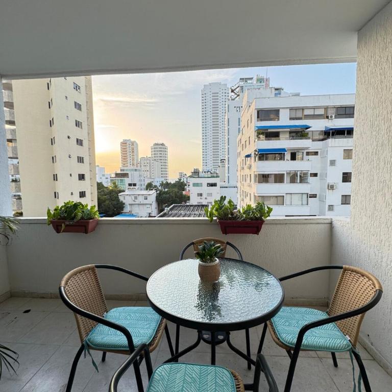605 - Hermoso apartamento en Bocagrande con full aire acondicionado a pasos de la playa - Two-Bedroom Apartment - 29