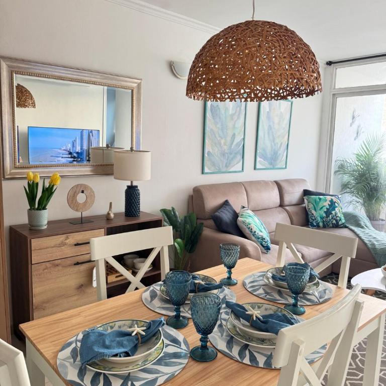 605 - Hermoso apartamento en Bocagrande con full aire acondicionado a pasos de la playa - Two-Bedroom Apartment - 36