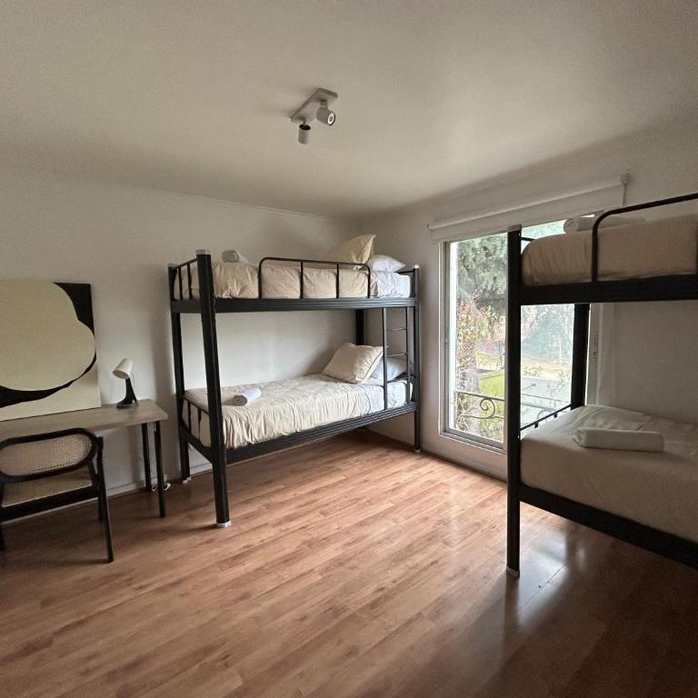 Hermosa casa con estacionamiento a pasos del Costanera Center - Habitación Cuádruple con baño compartido - 1