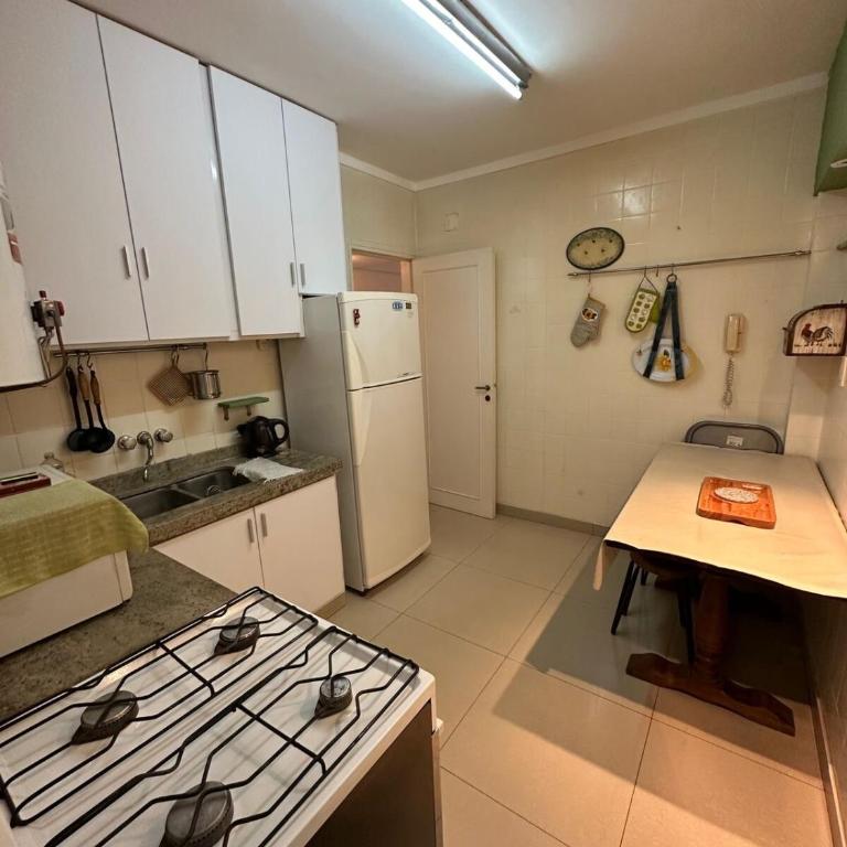 Depto 4 ambientes con Balcón - Three-Bedroom Apartment - 15