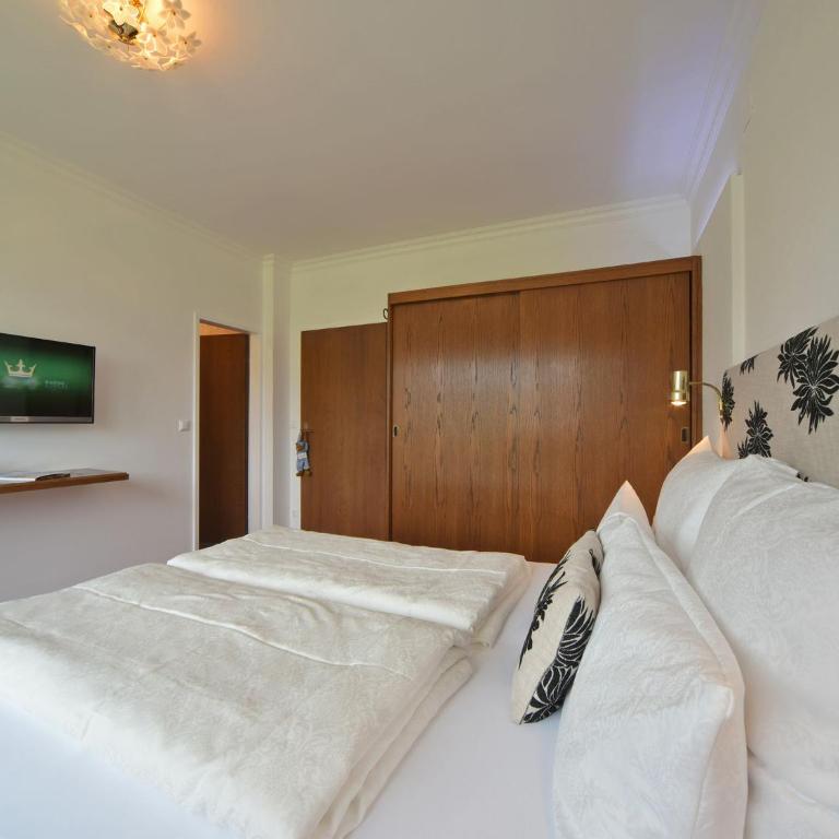 Biohof Naturzeit Faaker See - Doppelzimmer mit Balkon - 3