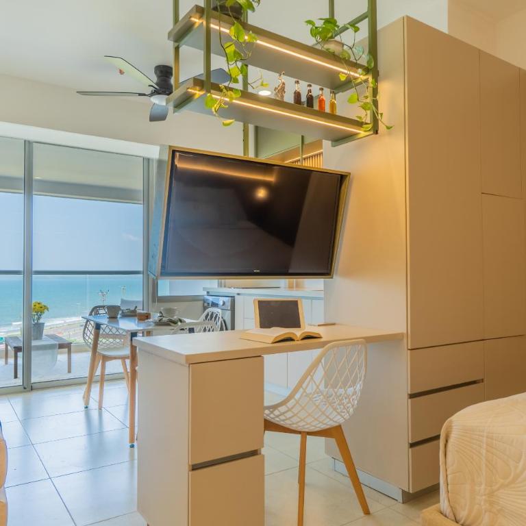 Charming Seafront Loft - Studio Apartment - 4