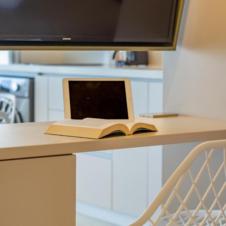 Charming Seafront Loft - Studio Apartment - 10
