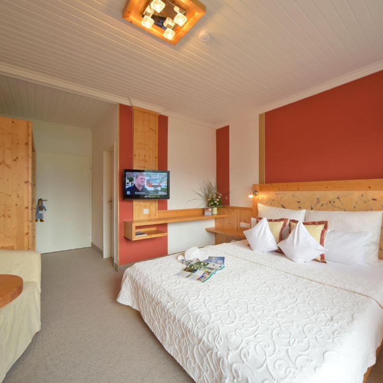 Biohof Naturzeit Faaker See - Doppelzimmer mit Balkon und Seeblick - 3