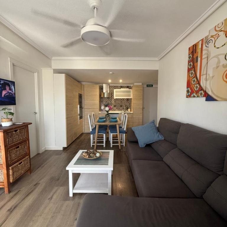 Torrevieja La Mata Primera línea playa - Apartamento con terraza y vistas parciales al mar - 8