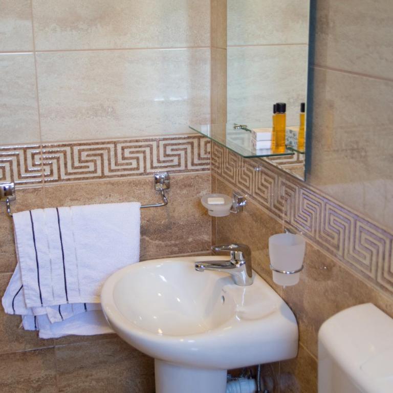 B&B Lovac - Soba sa Bračnim Krevetom (Queen-size) i Pogledom na Bazen - 3