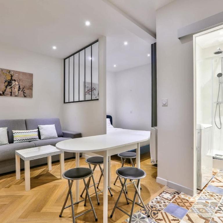 Bonne Nouvelle Paris 2e Charmant appartement 4P - Apartment - 3