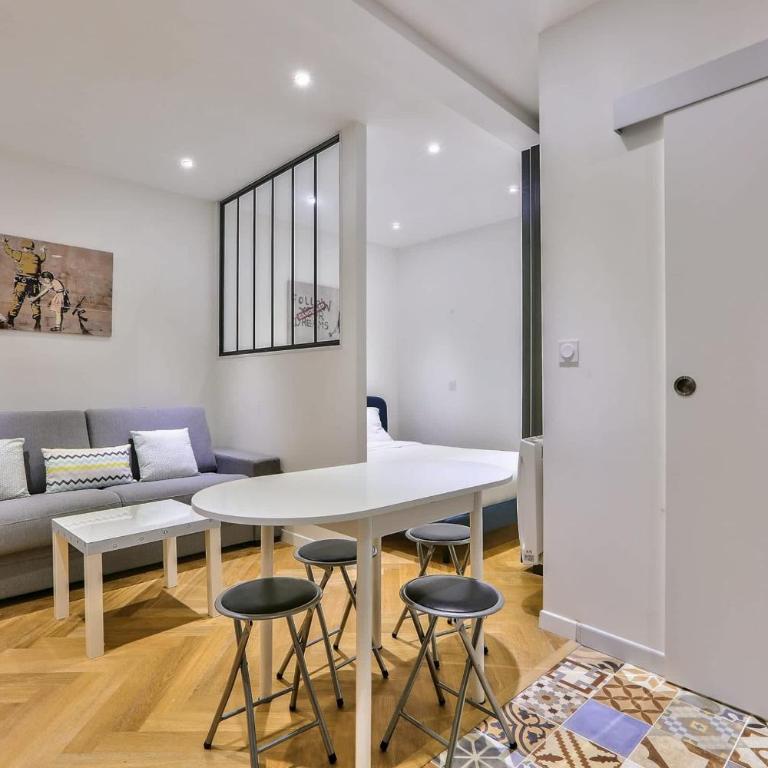 Bonne Nouvelle Paris 2e Charmant appartement 4P - Apartment - 5