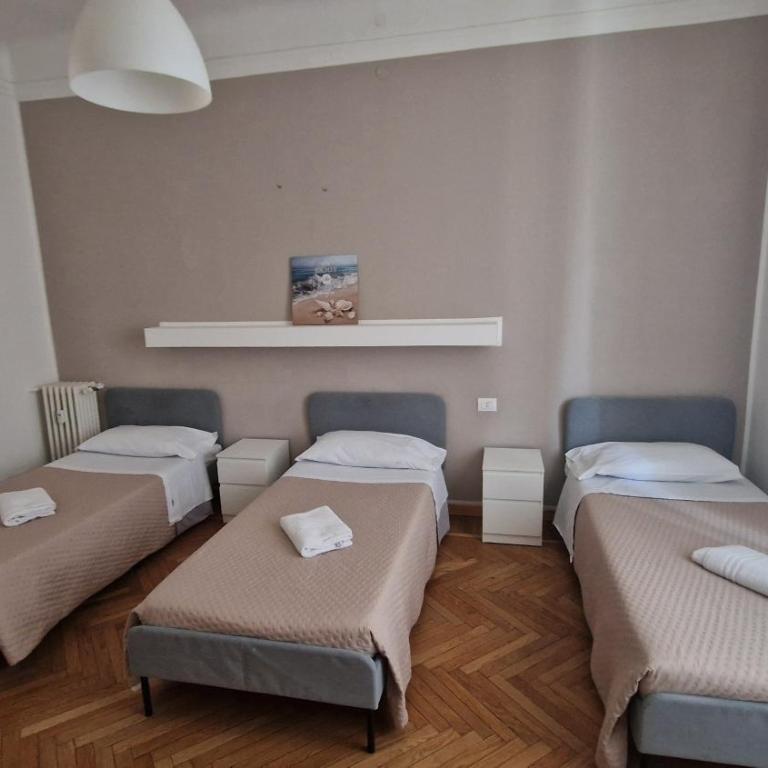 Lilly Home - Basic Triple Room with Shared Bathroom - 2