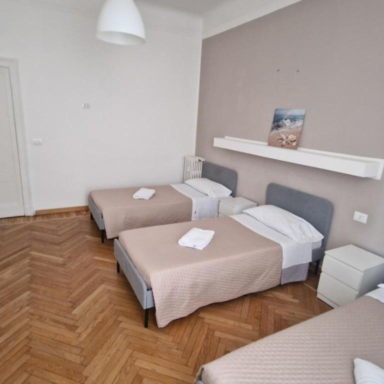 Lilly Home - Basic Triple Room with Shared Bathroom - 3