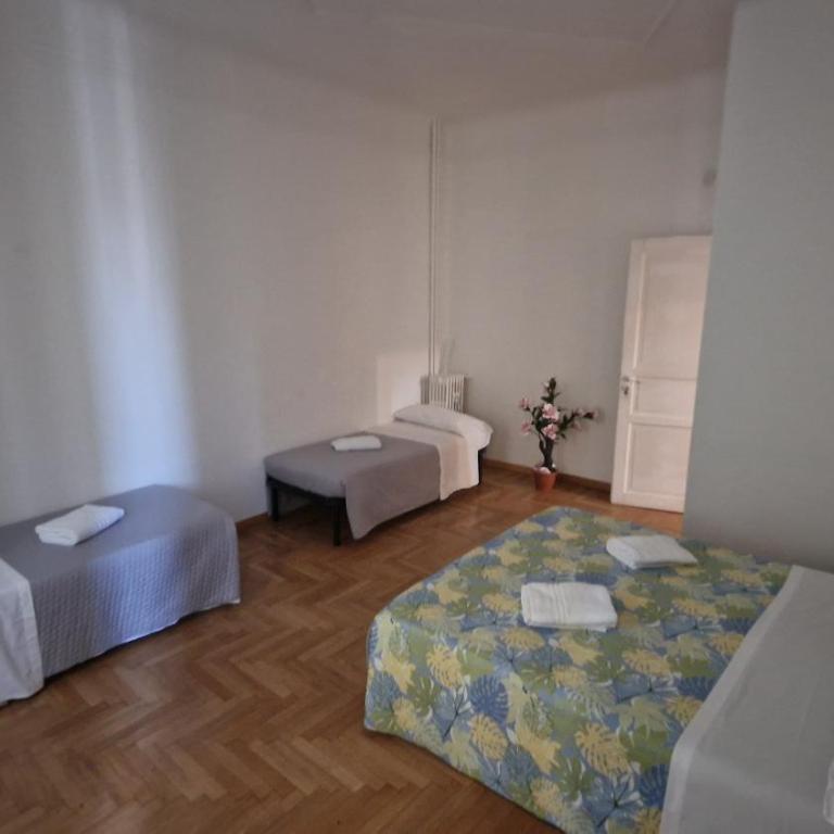 Lilly Home - Economy Quadruple Room with Shared Bathroom - 1