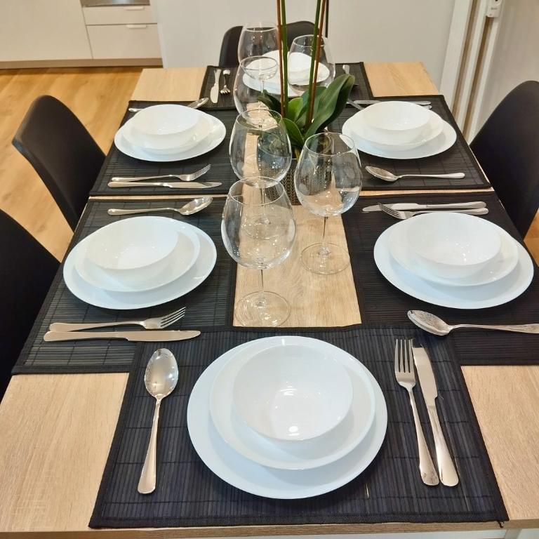 Madrid Puerta de Toledo en el centro de la ciudad Apartamento moderno en Madrid ideal para estancias corporativas y media estancia 15 días o mas Espacios amplios y confortables - Apartamento de 2 dormitorios - 4