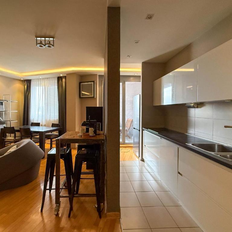Downtown family apartment - One-Bedroom Apartment - 2