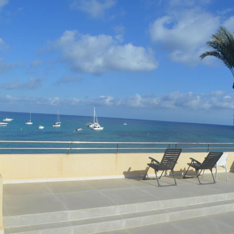 Excepcional Apartamento AMANECER al borde de playa y mar, en CHALET ROQUETES - One-Bedroom Apartment - 81