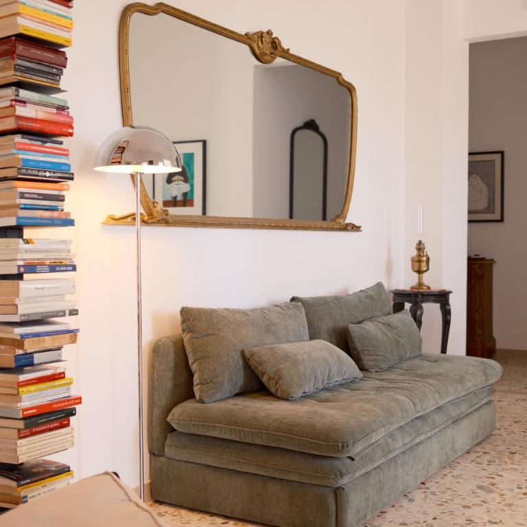 Casa SEBA, Modern Retro Escape I 2 Bedrooms, Parking, Elevator, Crib - Two-Bedroom Apartment with Mountain View - 2