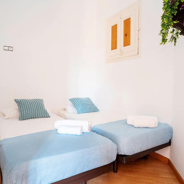 Apartamento de Lujo 7 Hab con balcón en Gran Vía -Grupos hasta 14 - 8min a pie Passeig Gràcia - Apartment - 35